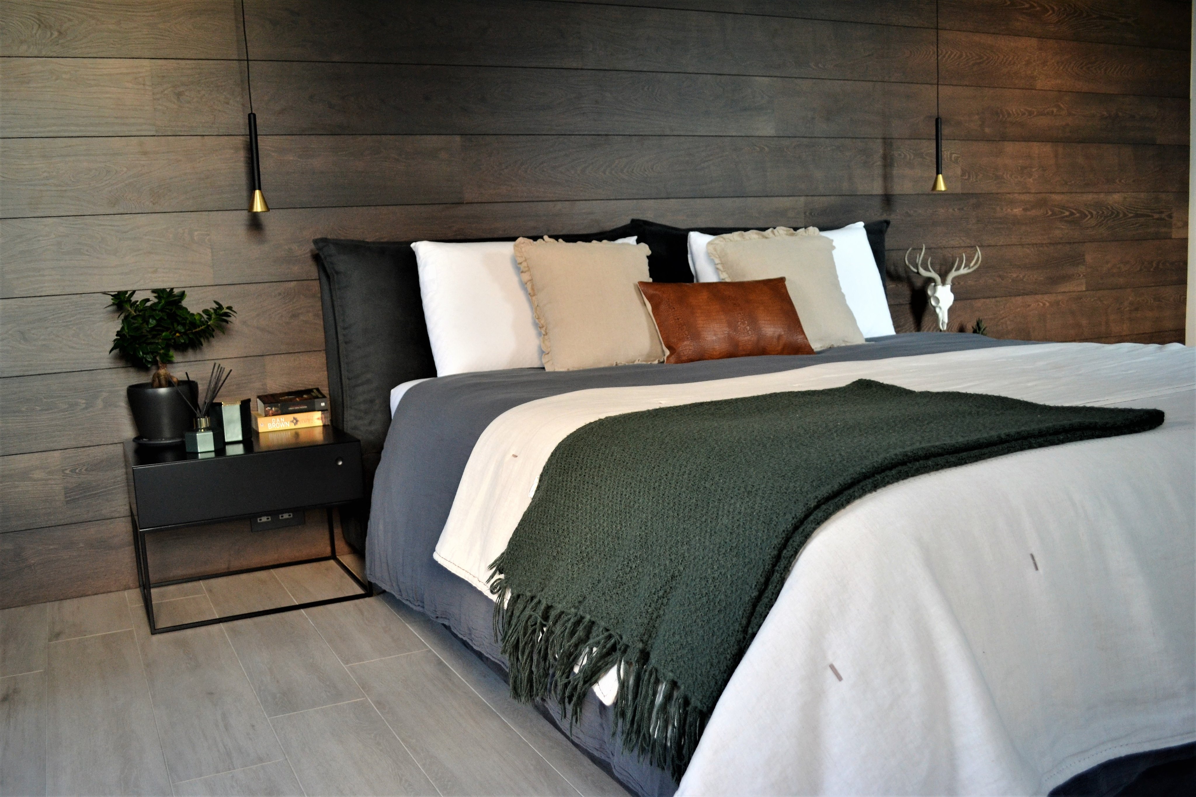 Side View Photo Of Luqa Bedroom